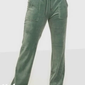 Söker juicy byxor i strl xxs - Söker juicy byxor i strl xxs helst någon av dom färgerna men andra går också bra!! Max 700kr behöver inte vara i nyskick, får gärna vara lite mer slitna om dem är billigare!u