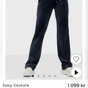 Juicy couture byxor - Säljer mina juicy byxor då jag inte använder dom längre och har bara använt dom 1-2 gånger. Det finns inga fläckar på och har ett litet snöre som tillkom med byxorna som där står juicy couture på.skriv privat om fler bilder.köpande betalar även för frakt💓