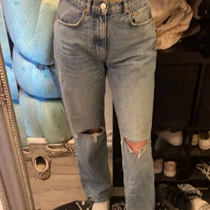 90s high waist jeans  - 90s high waist jeans från Gina, säljes då de är för stora för mig  Fint skick  Stl 36 