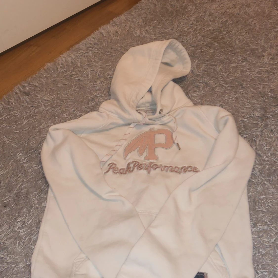 Peak performance hoodie  - 90