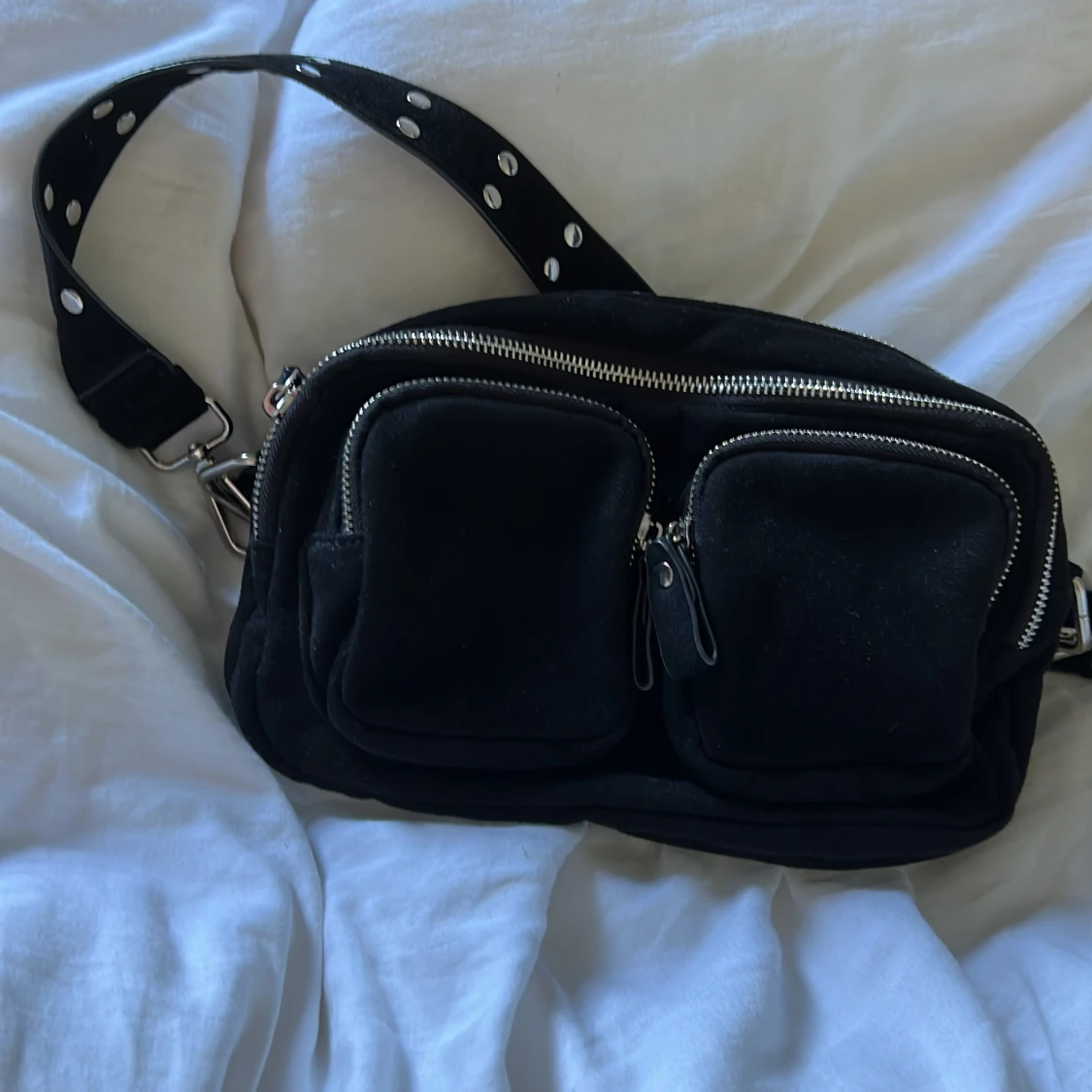 Svart liten väska 