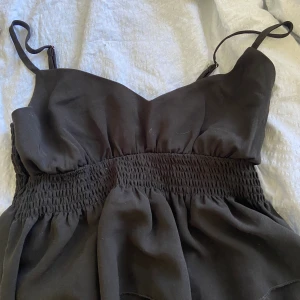 Svart linne - Svart linne från SHEIN sitter typ som m! Andvänd 1gång ! 