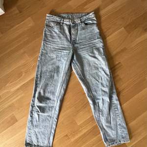 Superfina och jättesköna jeans från monki. Tyvärr har de blivit för små