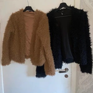 Jackor (paket) - 2 st jackor från Gina. Båda storlek S. Teddy-material. Båda för 150kr