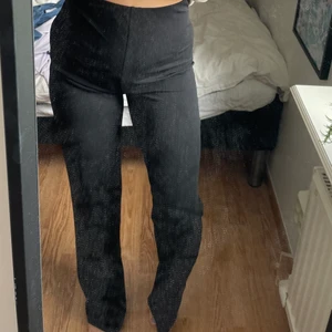 Kostymbyxor från Nelly - Knappt använda kostym-ish byxor, super sköna & fin form. Storlek XS men i stretchigt material ifall du är en S. Köparen står för frakt. Skickar spårbart. 