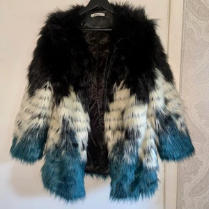 Pälsjacka (fejkpäls) - Fejk pälsjacka från Gina. Endast använd ett fåtal gånger