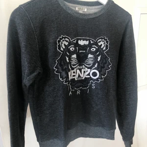 Kenzo grå stl 14 - Kenzo grå långärmad stl 14👘 Säljer en del märkeströjor👕 kolla in mina andra annonser👚