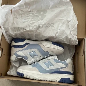 New balance 550 - New balance 550 ”summer fog” i storlek 36. Köpta här på plick men passade tyvärr inte mig. Oanvända, endast testade. Låda kommer med.