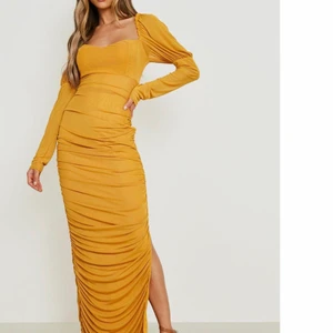 Gul klänning  - Gul klänning från Boohoo. Helt ny! 