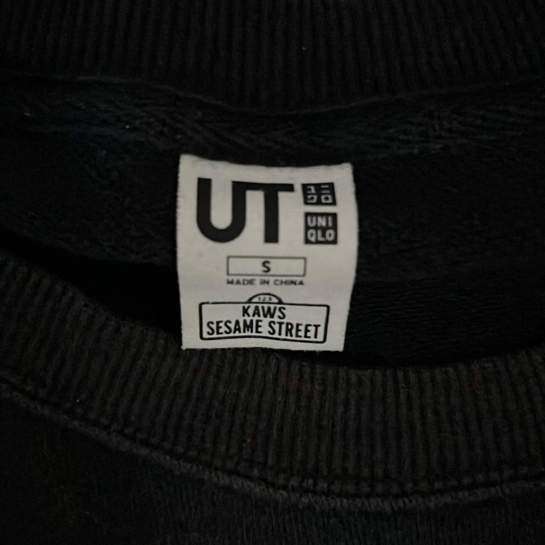 Kaws x uniqlo sweatshirt - 90