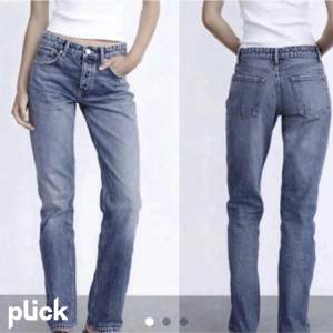 Säljer dessa jeans från zara då de inte kommer till användning längre. Köptes för något år sen men har inte kommit till användning så mycket, som nya alltså🤩Skriv vid frågor eller intresse💕