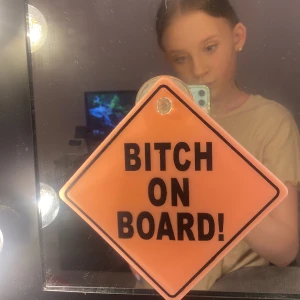 Bitch om board skylt - En bitch on board skylt❤️
