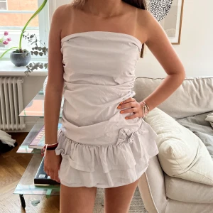 Klänning!  - Klänning i en så fin modell❤️❤️