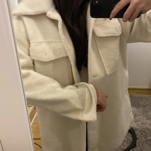 Teddy jacka  - Säljer min fina Teddy jacka, är som ny. Sitter lite löst 