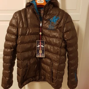 Geographical Norway  - Helt ny jakke 2695 dkr/4000 sek. Skriv om nogrå fråga