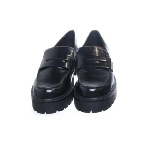 Loafers  - Säljer nu mina super snygga loafers som ej kommit till användning mer en 1-2 ggr, för små för mig tyvär 🥺 Nypris 399kr, säljer nu för 150 plus frakt ❤️