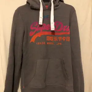 Väldigt mjuk hoodie, aldrig använd (nypris ca 800)