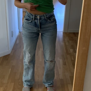 Jeans - Snygga ljusblå högmidjade jeans, aldrig använda endast testade.