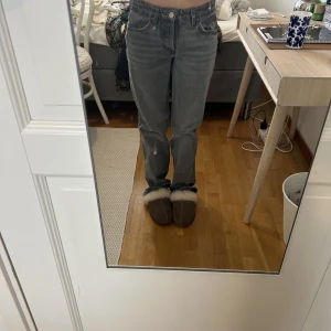 Zara lowwaist jeans  - Jätte fina lågmidjade jeans från zara, helt slut och finns inte till försäljning längre 