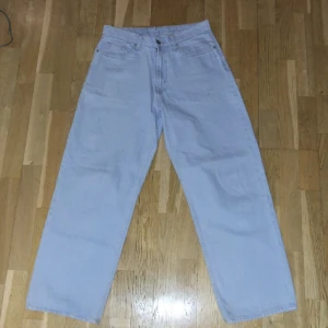 Valient baggy jeans - Använda några gånger men inte slitna. Köpta på Carlings för 600kr. Storleken är small och jag skulle säga att de funkar bra om man vanligtvis har L29-31, M30-32. Nytvättade✅