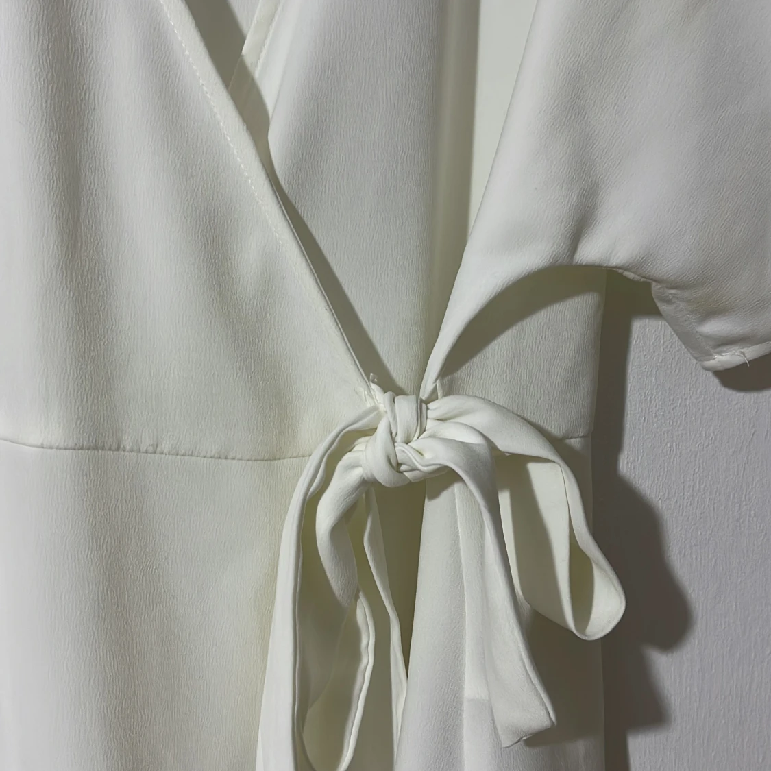 Vit topp med knytband - 90