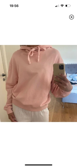 Hoodie - Ljusrosa mjuk hoodie från NAKD, knappt använd så fint skick!💕