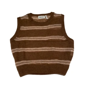 Stickad väst - Tunnare väst, aldrig använd men ingen lapp!🤎 