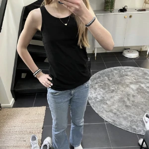 Linne - Svart linne som knappt är använt, nyskick. Det är fri frakt på det mesta i min profil!!! 
