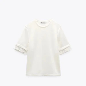 Zara tröja  - Helt slutsåld tröja från Zara, lappen är kvar och aldrig använd! 