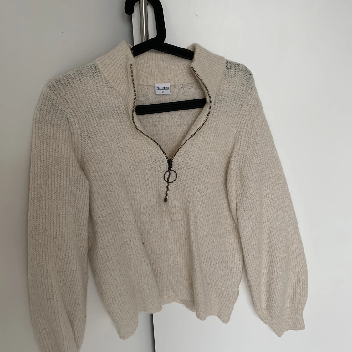 Stickad tröja med dragkedja  - 90