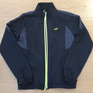 Jacka/träning - Stl.146/152, gott skick, träningsjacka, 100% polyester