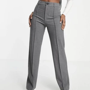 Kostym byxor  - Jättefina! Använt 2 gånger! Sitter jättefint på rumpan 