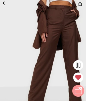Kostymbyxor - Bruna jättesköna, flowy kostymbyxor från Nelly! 