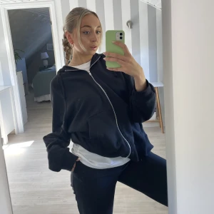 Oversized zip hoodie  - Från HM. Knappt använd, bra skick. 