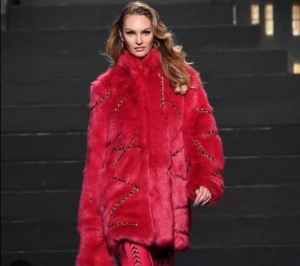 Moschino H&M pälskappa - Storlek medium  Nyskick 