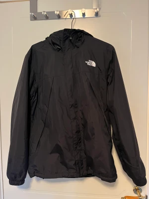 The North Face jacka  - The North Face regn jacka i mycket bra skick i storlek M