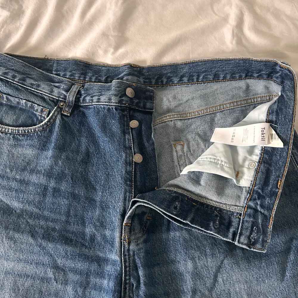 Nästintill helt nya Taktil jeans som jag använt några gånger! Otroligt fint skick o bra kvalitet   36/32 - Sitter som 36/31-30. Jeans & Byxor.