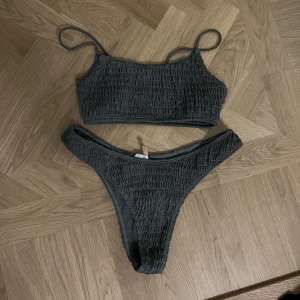 Bikini (aldrig använd)  - Top stl S Byxor stl M