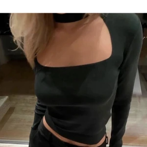 zara topp choker - säljer denna superfina topp ifrån zara i storlek s. ❤️