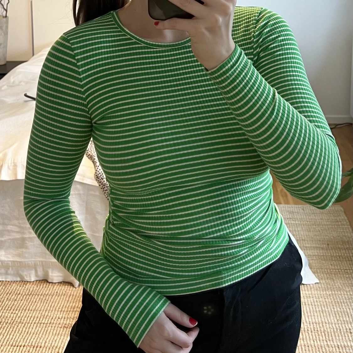 Tunnstickat långärmad topp