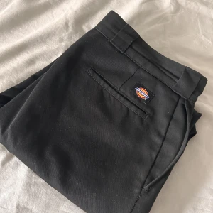Dickies 874 - Säljer mina Dickies kostymbyxor / Jeans. Använt flitigt men inga skavanker eller fläckar 
