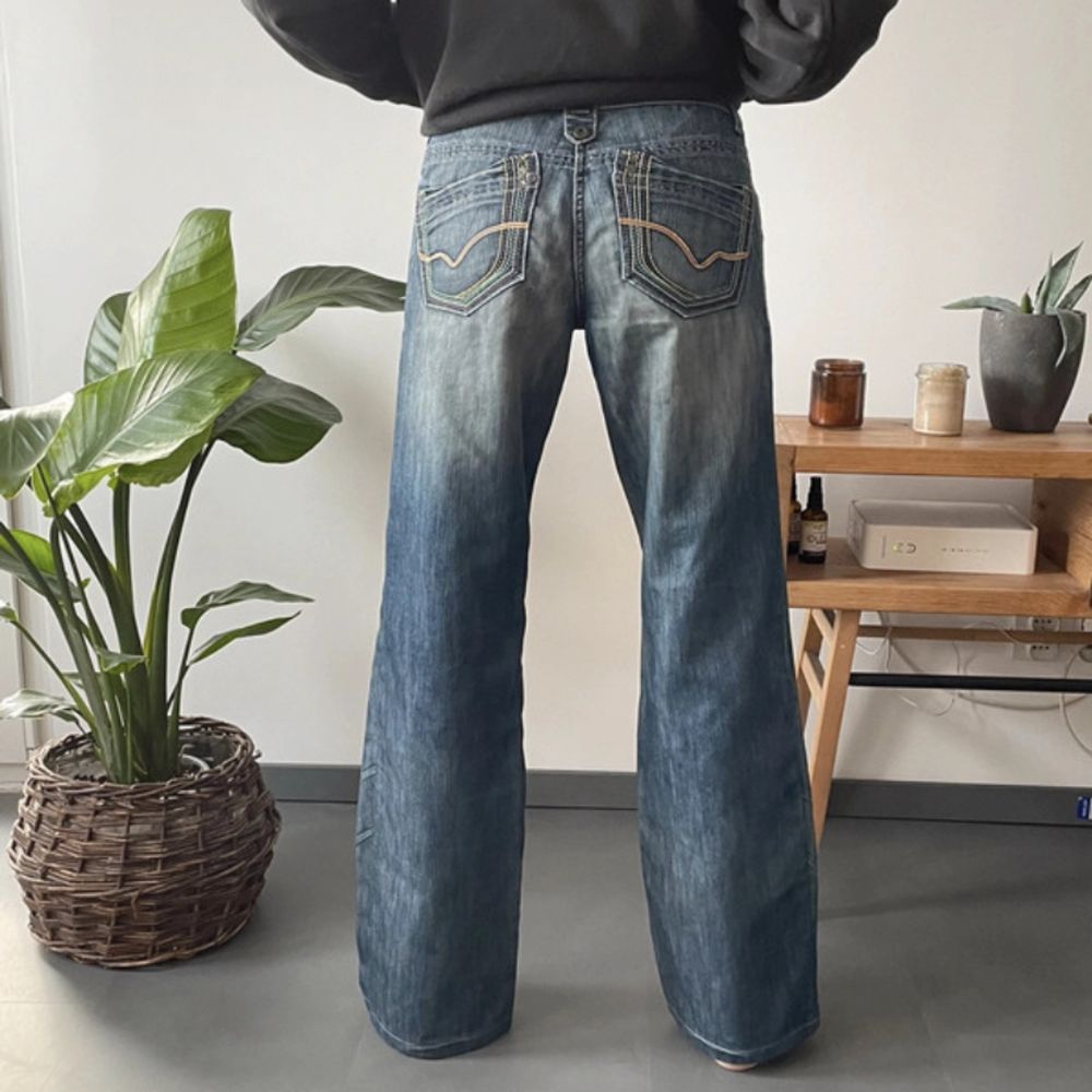 Jeans i storleken 29/24. Passar en S/M. Lågmidjade.. Jeans & Byxor.