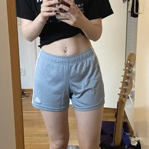 Adidas shorts!  - Söta adidas short! Säljer då de inte kommer till användning! 