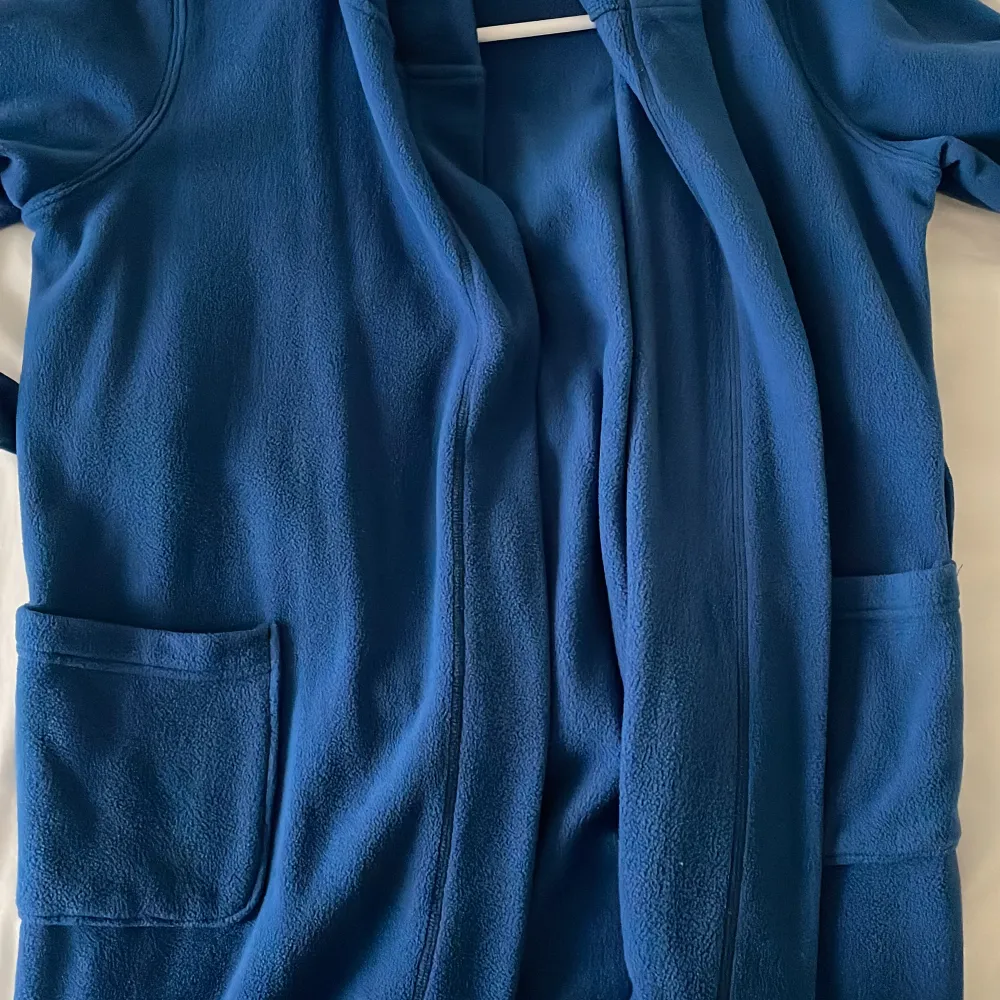 Blue robe with a hood. Child’s Medium size. good for a gift to a niece or nephew round ages of 6-10. . Stickat.