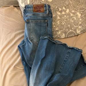 Crocker jeans köptes på Jc kompany. För små pågrund av vikt uppgång jag skulle nog säga att dessa byxor passar en 32-34