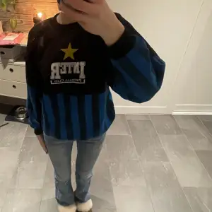 Inter fotbolls tröja, köpt på humana i Göteborg kommer inte till användning 💗