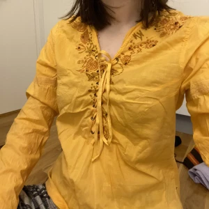 Hippie tröja!  - Söt hippie tröja. Köpt på sellpy men aldrig använd! 💕