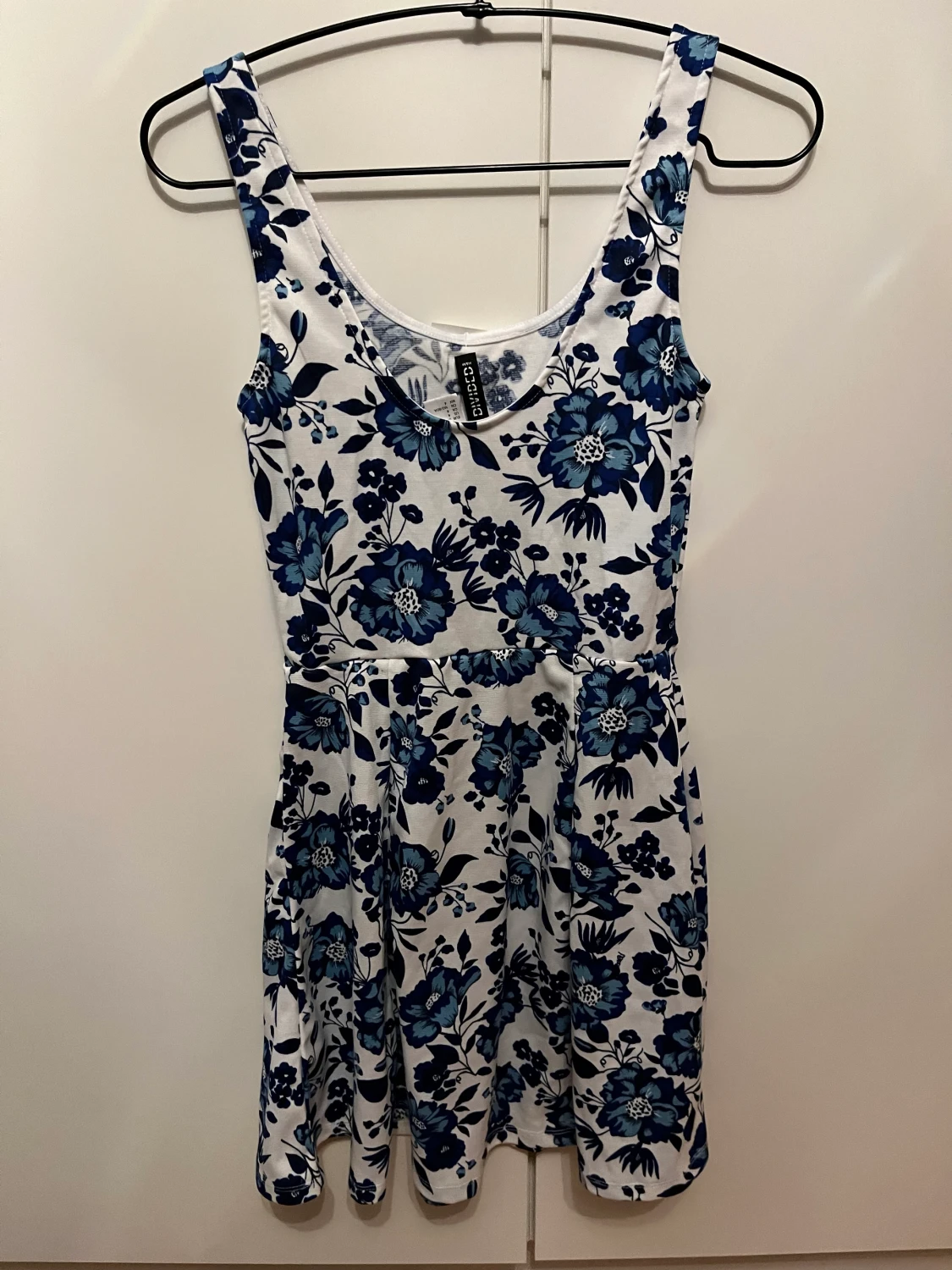 Nu blåvit blommig sommarklänning! - 90