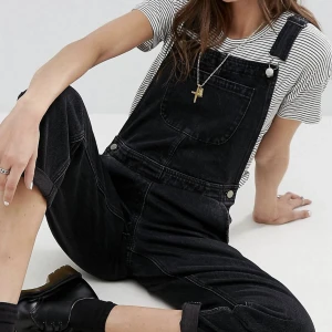 Denim svarta hängsle byxor  - Storlek 36