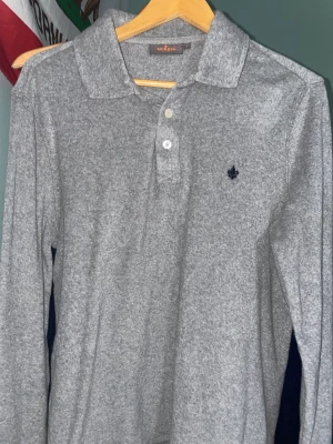 Morris Tröja - Säljer en tröja från Morris. Ord Pris: ca 1500kr  Kvalite: Mycket bra (knappt använd)